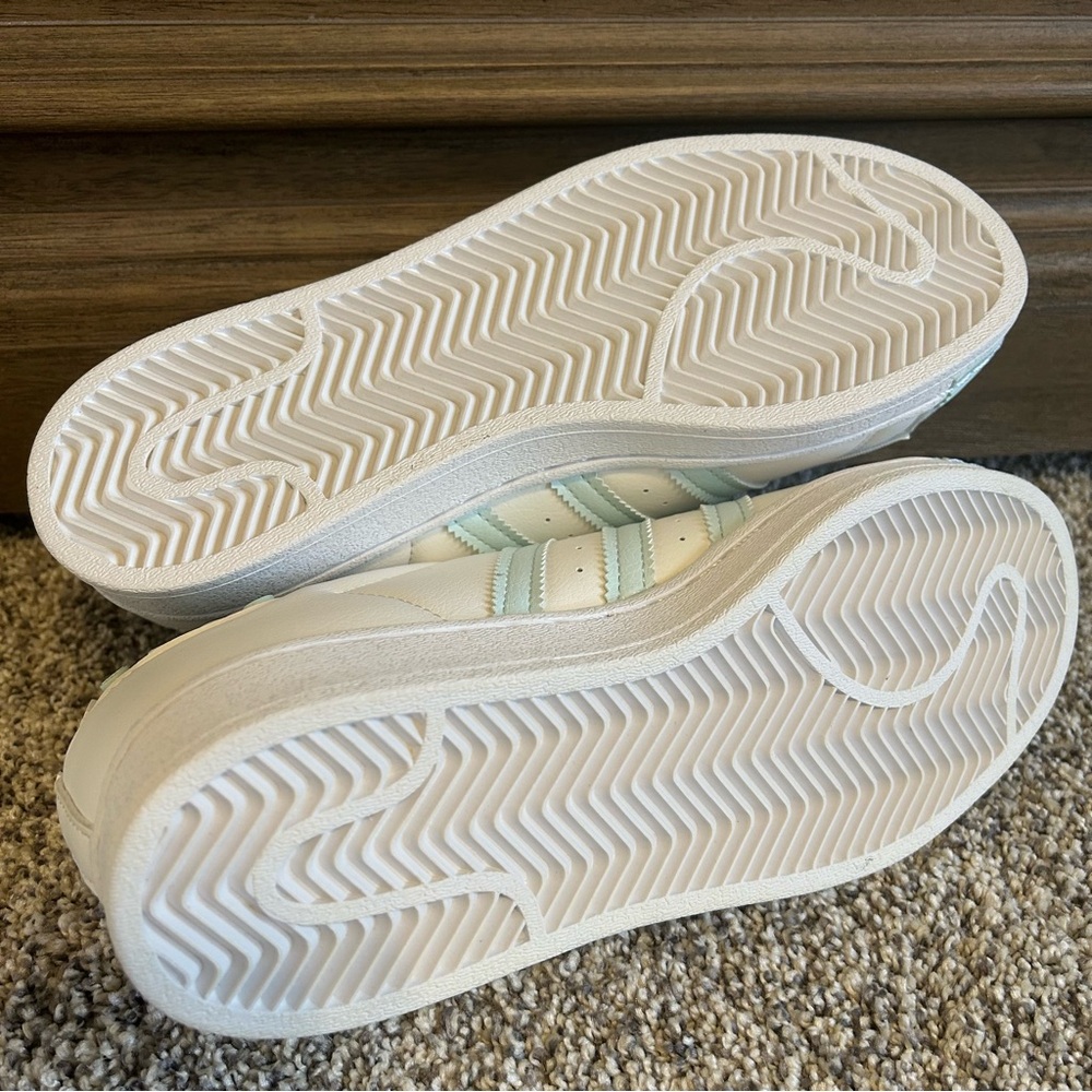 NWT NEW Womens Adidas x Lego Sneakers Size 7 Ice Mint Superstar Originals - Picture 6 of 7